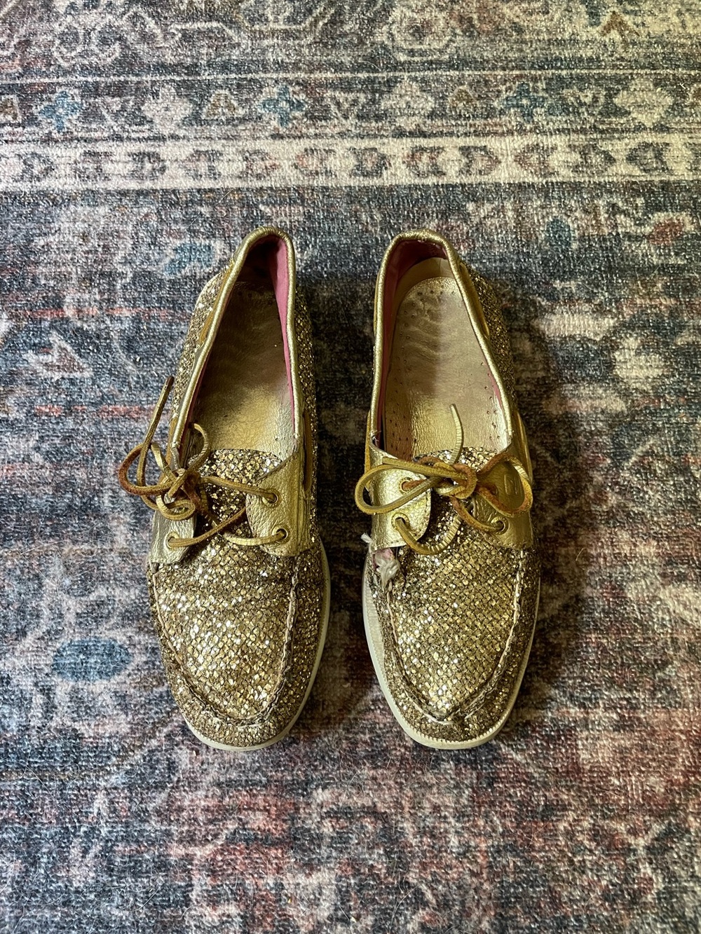 ✨Sperry gold fish scale loafers✨